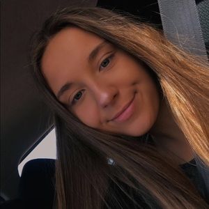 Meet your Posher, Emily